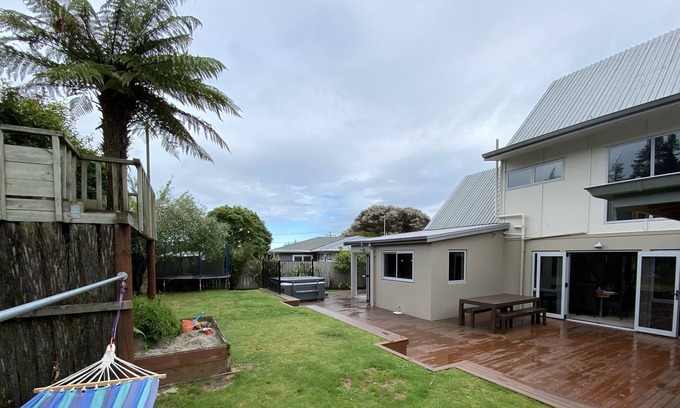 Lynmore Casa | Family friendly retreat close to forest and lakes.