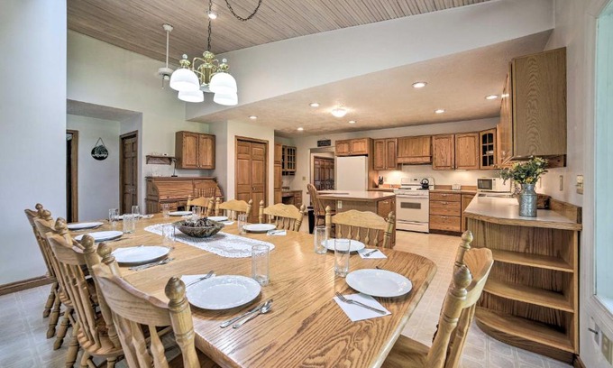 Bronson Casa | Family-Friendly Retreat on Long Noble Lake!