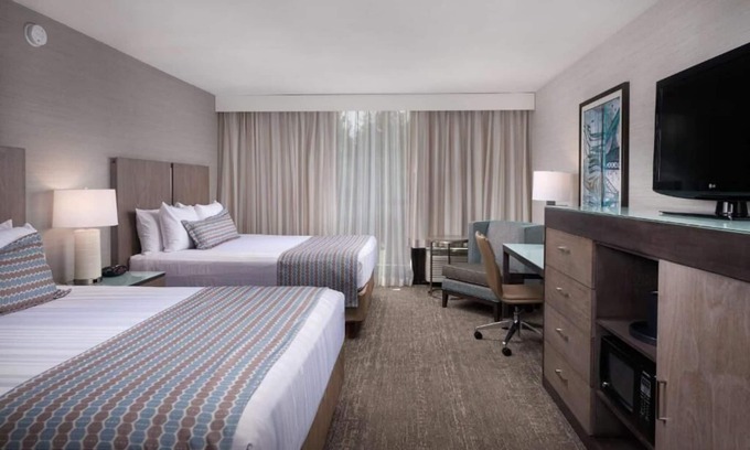Newport Hotel | Family Friendly Room | Beachfront Stay w/ Access to North Coast Highway 101
