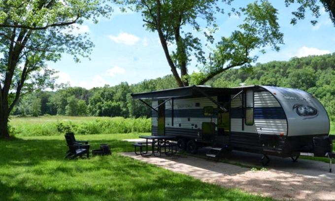 Bull Creek Cabina | Family Friendly RV Rental in Branson, MO!