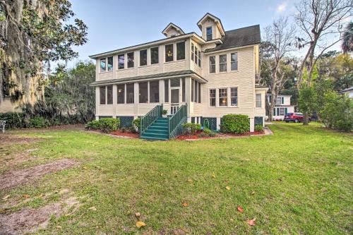 Whitemarsh Island Casa | Family-Friendly Savannah Vacation Rental with Decks!