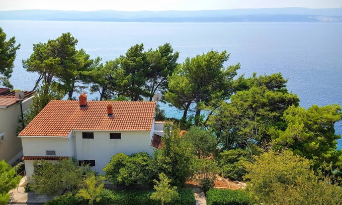Medici Villa | Casa de playa frente al mar ideal para familias con capacidad para 4-5 en Medići, Omiš, Split Riviera