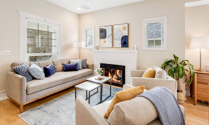 Phinney Ridge Casa | Family-Friendly Seattle Home w/ High-Speed WiFi & Washer/Dryer - Work Remotely!