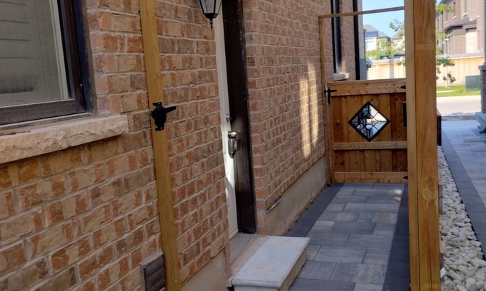 Glen Abbey Casa | Family-friendly Self-contained Basement + Office