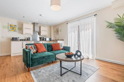 Leicester City Centre Apartamento | Family Friendly Spacious 3-Bed Ground Floor Apartment in Central Location, Free Wi-Fi, Sleeps 7