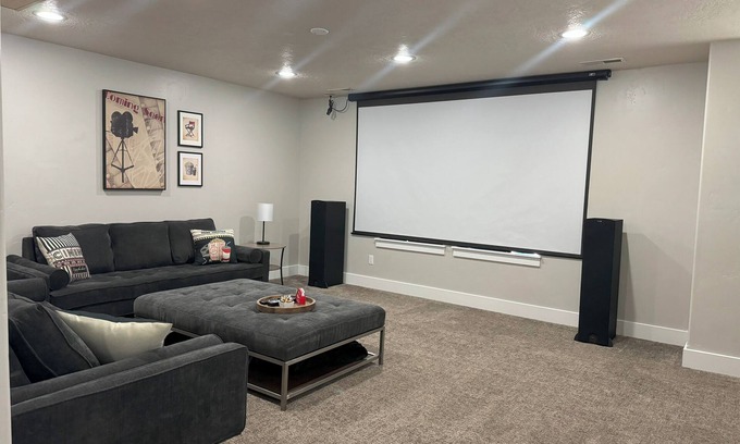 Meridian Casa | Family-Friendly Stylish 5BR w/ Theater & Hot Tub in Meridian Idaho
