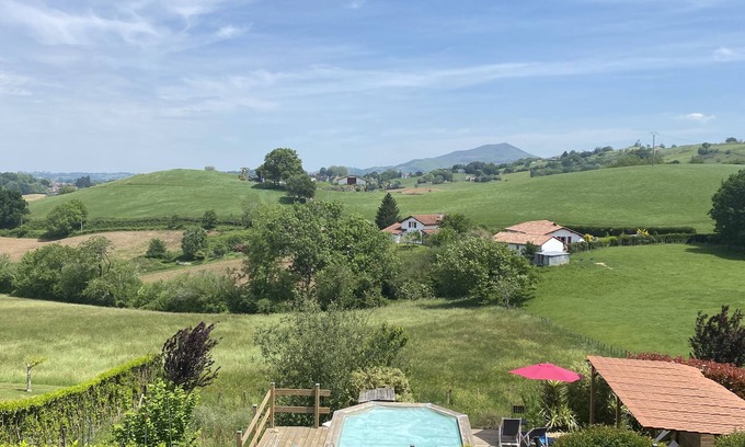 Espelette Casa | Family Friendly, Swimming pool, Air conditioned, Quiet, Pastoral