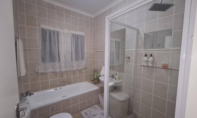 Greater Johannesburg Metropolitan Area Casa | Family friendly three bedroom Townhouse, in the heart of Midrand.