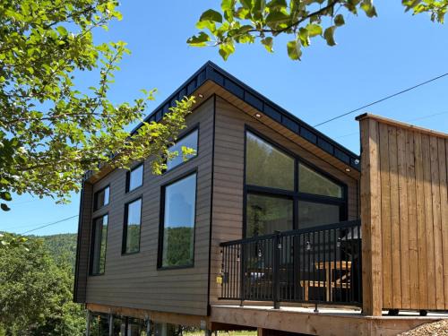 Waterford Apartamento | Family-Friendly Tiny Cabin with Hot Tub and Epic Views near Poley Mountain, NB