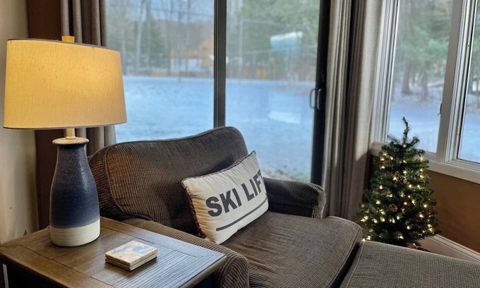Harbor Springs Condominio | Family Friendly w/POOL | 2 bed, 1 bath | Sleeps 6