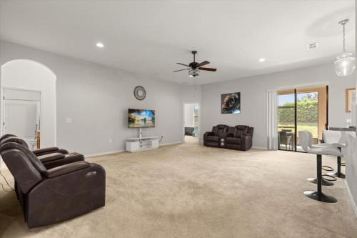 Lake Wales Casa | Family-Friendly 3BR Getaway Hot Tub Game Room Fun