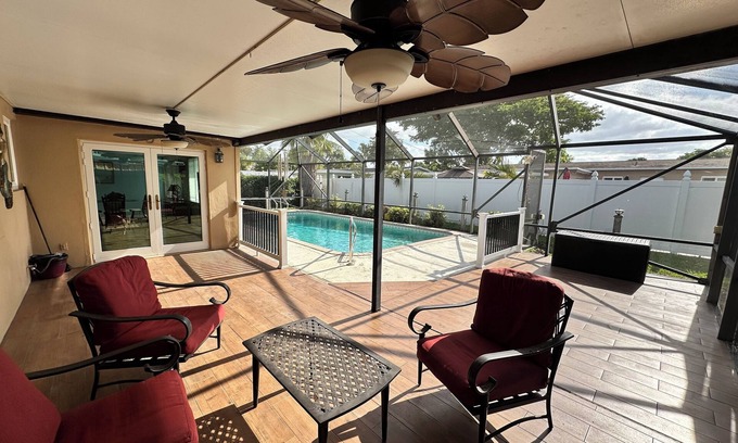 Pembroke Pines Casa | Family friendly 3bed, 2bath house with WiFi, AC, Pool. 6mi-beach, 13mi-airport