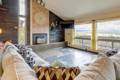 Lapoint Casa | Family-Friendly Utah Home Deck, Mountain Views!