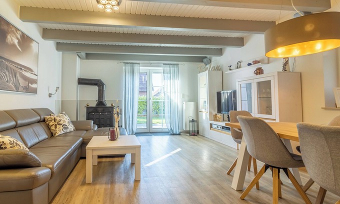 Wangerland Casa | "Family-friendly vacation home Alana: relaxation and adventure in Hooksiel!"