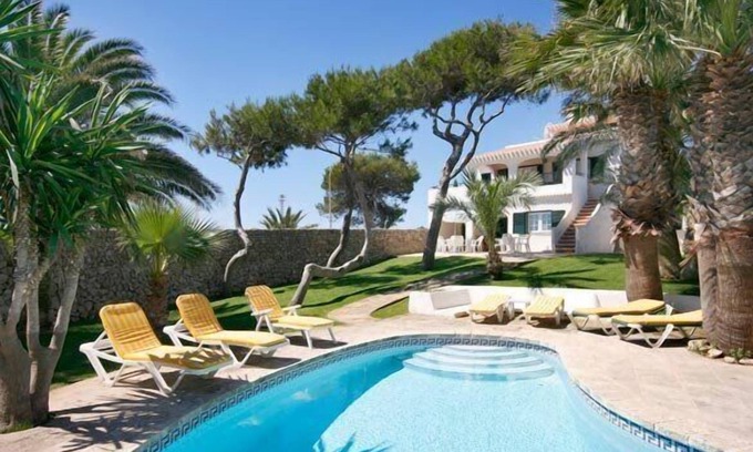 Sol del Este Villa | Villa familiar en Menorca con hermosas vistas al mar y amplio jardín