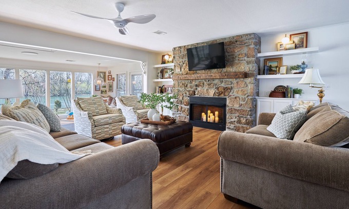 Swinging Bridge Village Casa | Family Friendly - Walk to Winkley Shoals and Dining - Five Minutes to Lake!