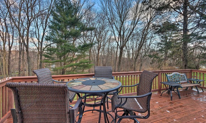 Woodbury Casa | Family-Friendly Woodbury Home with Yard + Deck!