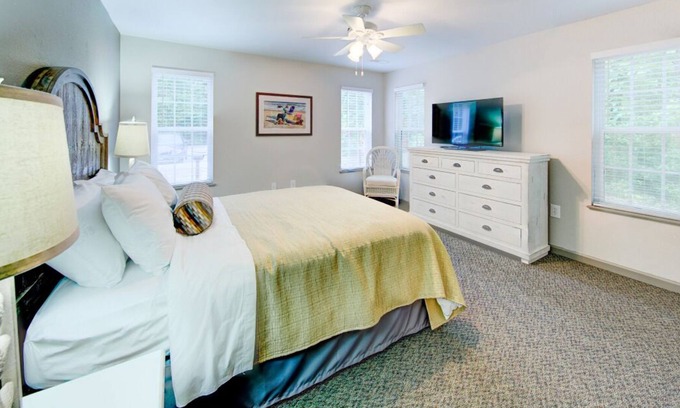 Sea Scape Complejo | Family & Friends Getaway! 3x2BR Units, Minutes to Beach, Kitty Hawk Pier, Golf