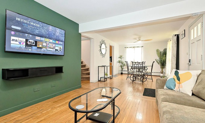 Waukegan Casa | Family&Friends Relax Here 3BR/2BA Near Naval Base