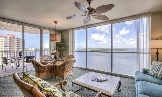 Fort Myers Beach Hotel | Family & Friends Getaway: 3 Beachside Units for Relaxation & Comfort