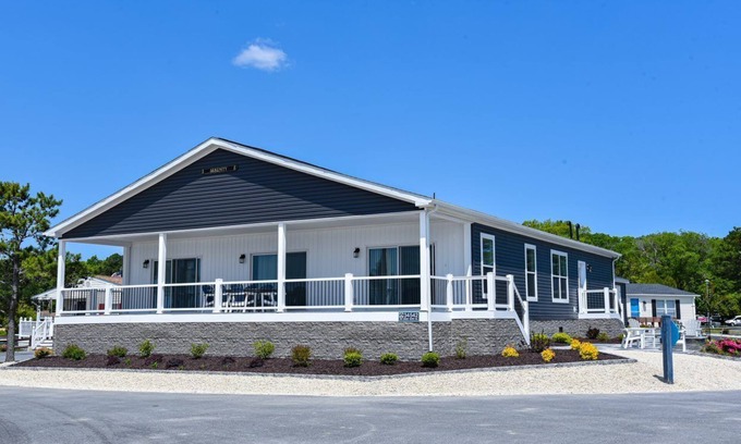 Long Neck Casa | Family fun-beach, marina, pools, pet friendly!