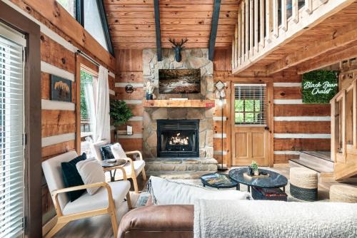Gatlinburg - Pigeon Forge Chalet De Esquí | Family Fun Cabin on Bluff Mountain-Hot Tub & Game Room