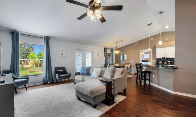 Nichols Casa | Family Fun Haven: 3 Bed/2 Bath/6 Mi to Legoland/Pet Friendly!