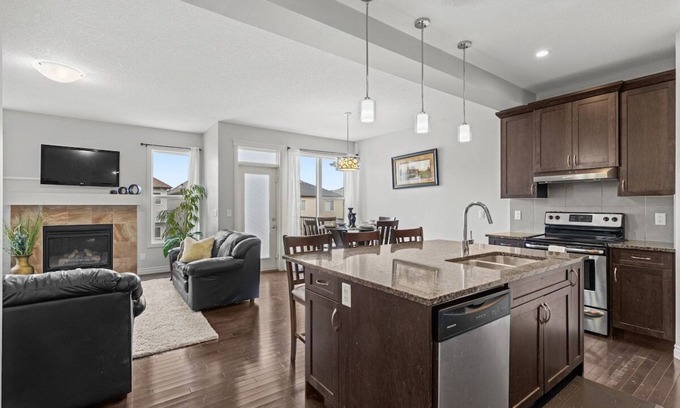 Northwest Calgary Casa | Family Fun in Nolancrest 4BR, AC, Parking