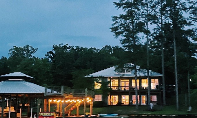Dadeville Casa | Family Fun Lake House - Near Auburn & Montgomery