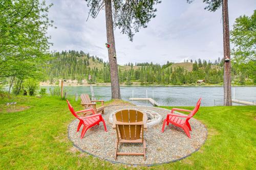 Cusick Casa | Family Fun on Ruby Creek Cusick Hideaway with Dock