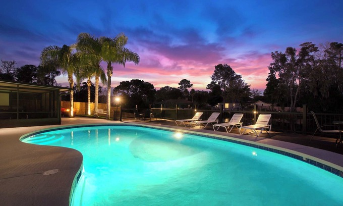 Southside Casa | ~Family Funhouse Sleeps 12 Heated Pool & Spa~