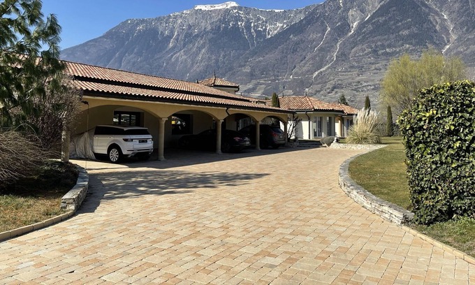 Saxon Condominio | Family garden level