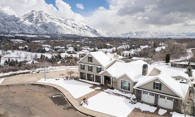 Orem Casa | Family Gathering Place with Views, Firepit, Pickleball Court, & Trampoline