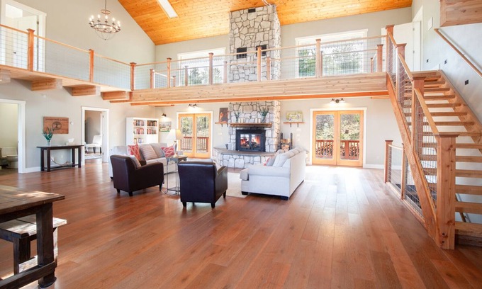 Como Casa | Family Gatherings, Mountain Views, Plenty of Room!