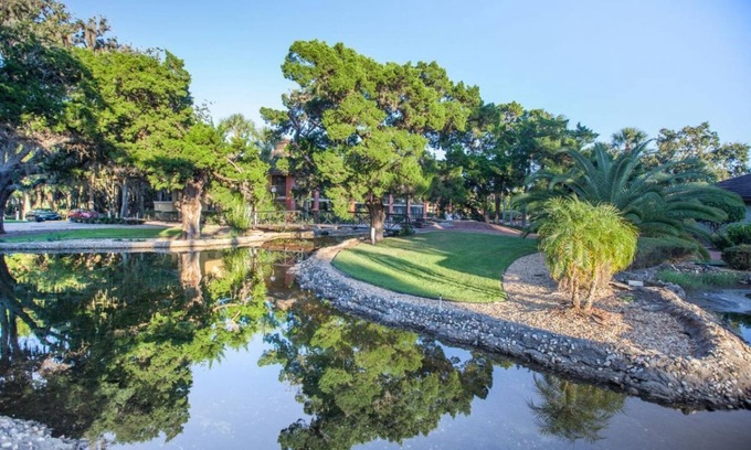 Palm Coast Hotel | Family Getaway! Awesome Accommodation Close to Beverly Beach, w/ Kitchen & Golf!