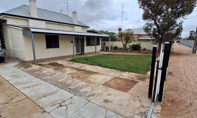 Wallaroo Mines Casa | Family Getaway - Cosy Retreat On Yorke with 10 Mins to Beach