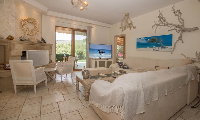 Marathon Casa | Family Getaway in Marathon by GHH