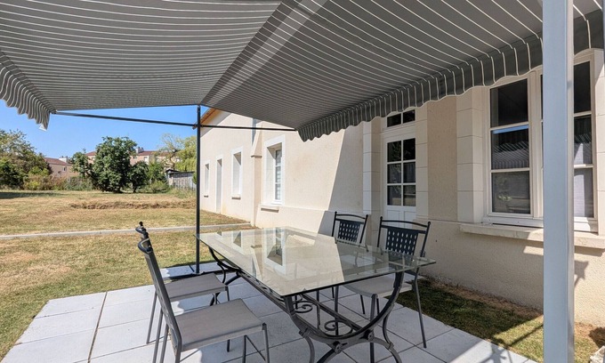Valencay Cabaña | Encantadora villa cerca del Castillo de Valençay, ideal para familias, con terraza privada y jardín.