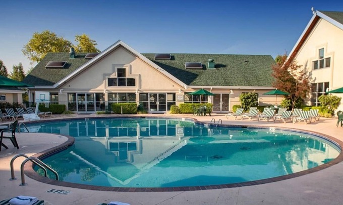 Branson Hotel | Family Getaway w/Kitchen, Laundry & Scenic Views of the Ozark Hills | 4 Units