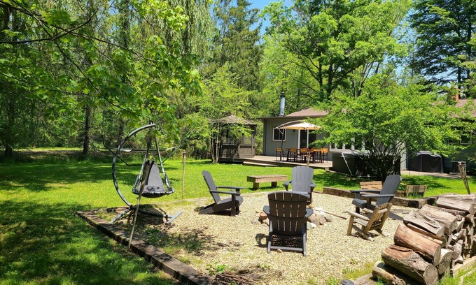 Shorewood-Tower Hills-Harbert Casa | Family Getaway w/ year round Hot Tub