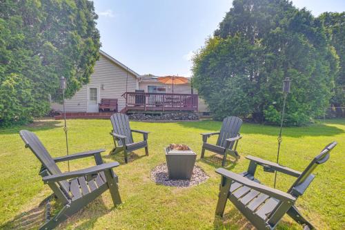 Colchester Apartamento | Family Getaway with Deck 3 Mi to Lake Champlain