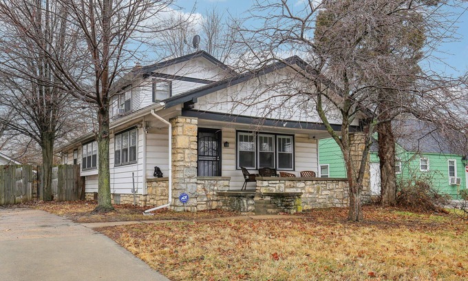 Kansas City Casa | Family & Group Friendly Home - Spacious, Comfy, & Fully Equipped