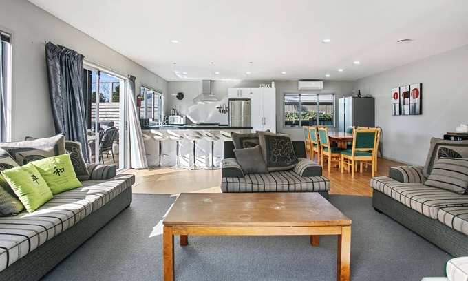 Waihi Beach Casa | Family Harmony - Waihi Beach Holiday Home