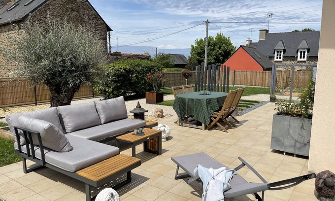 Etables-sur-Mer Casa | Family home with garden and large terrace