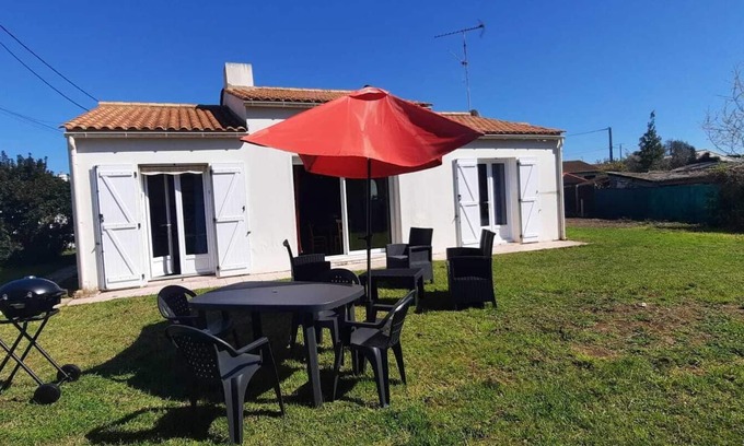 Saint-Hilaire-de-Riez Casa | Casa de familia con jardin a 2 km de la playa de Sion sur l'Ocean.