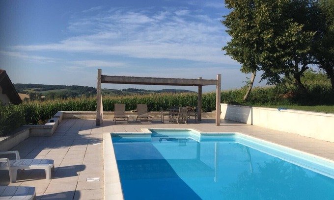 Lusignac Casa | Casa de vacaciones familiar en Dordoña con piscina y excelentes vistas para 4 personas