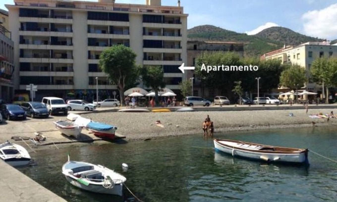 Portbou Condominio | Vacaciones familiares en la Costa Brava, inmejorables vistas a la bahía.