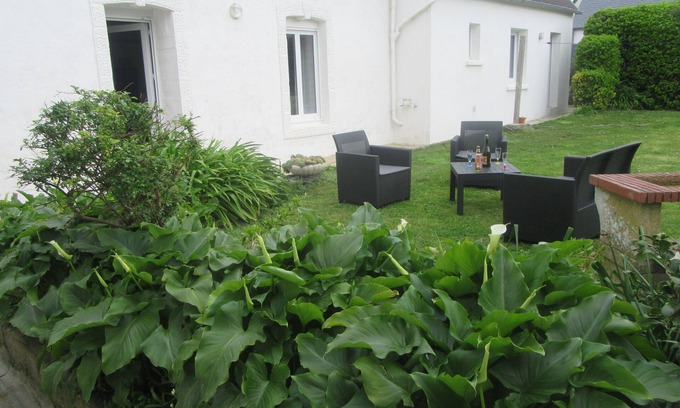 Pouldreuzic Casa | Family home 300 m from the sea with enclosed garden, rated 3 stars.