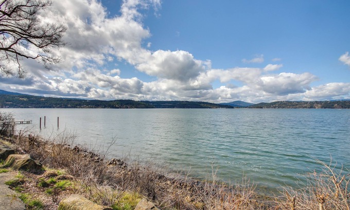 Coeur d'Alene Casa | Family Home 6 Mi to Dtwn CDA: Lake & Sunset Views!