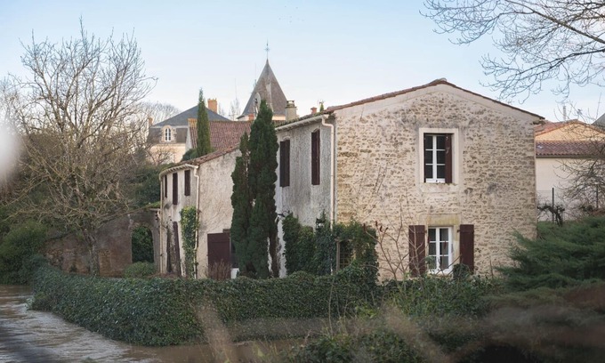 Moutiers-sur-le-Lay Casa | Family home by the river, peace and quiet guaranteed!